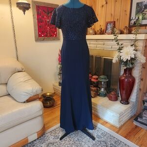 ✨ NWT Jenny Packham Midnight Navy Sequin & Crepe Gown – Size 6